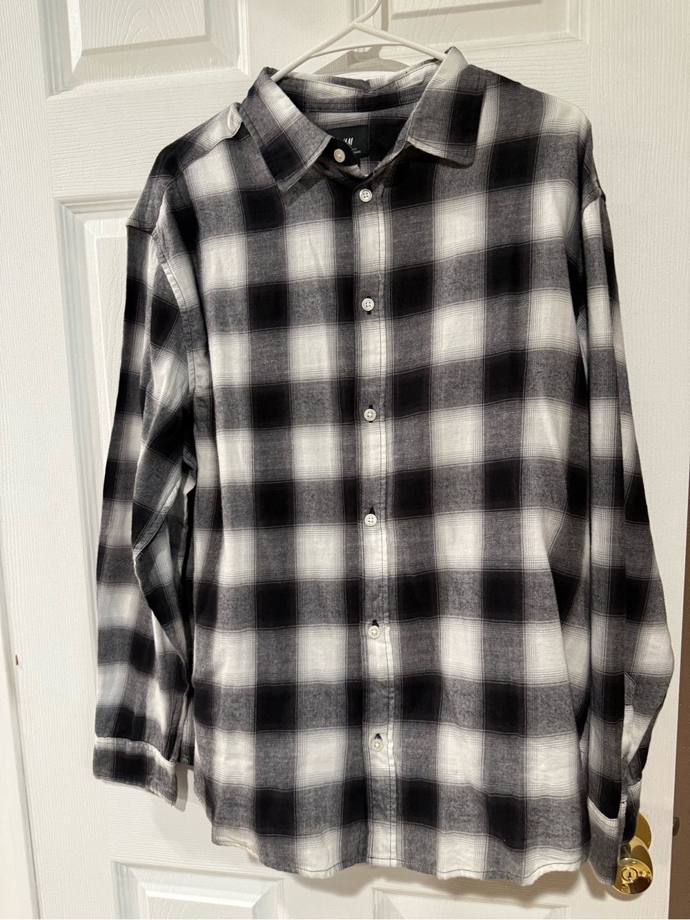 H&M Black and White Plaid Casual Button-Down Shirt